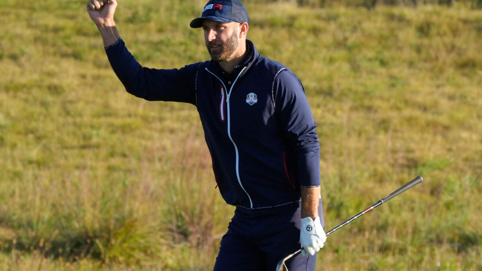 Dustin Johnson acknowledges the crowd