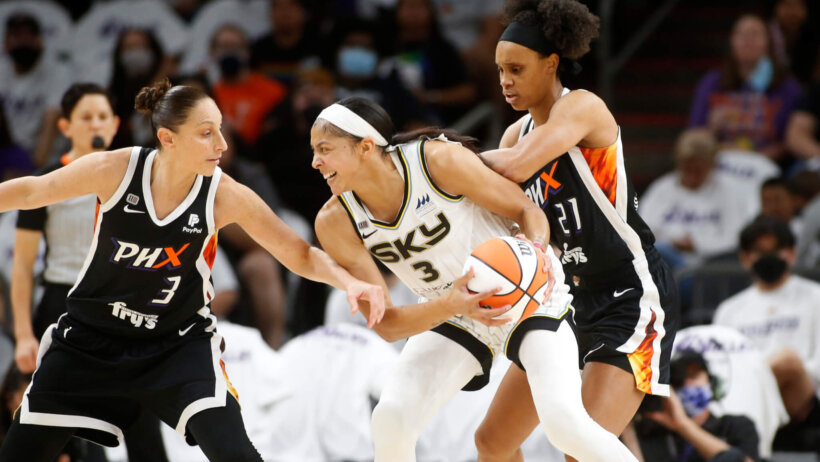 Candace Parker is pressured by Diana Taurasi