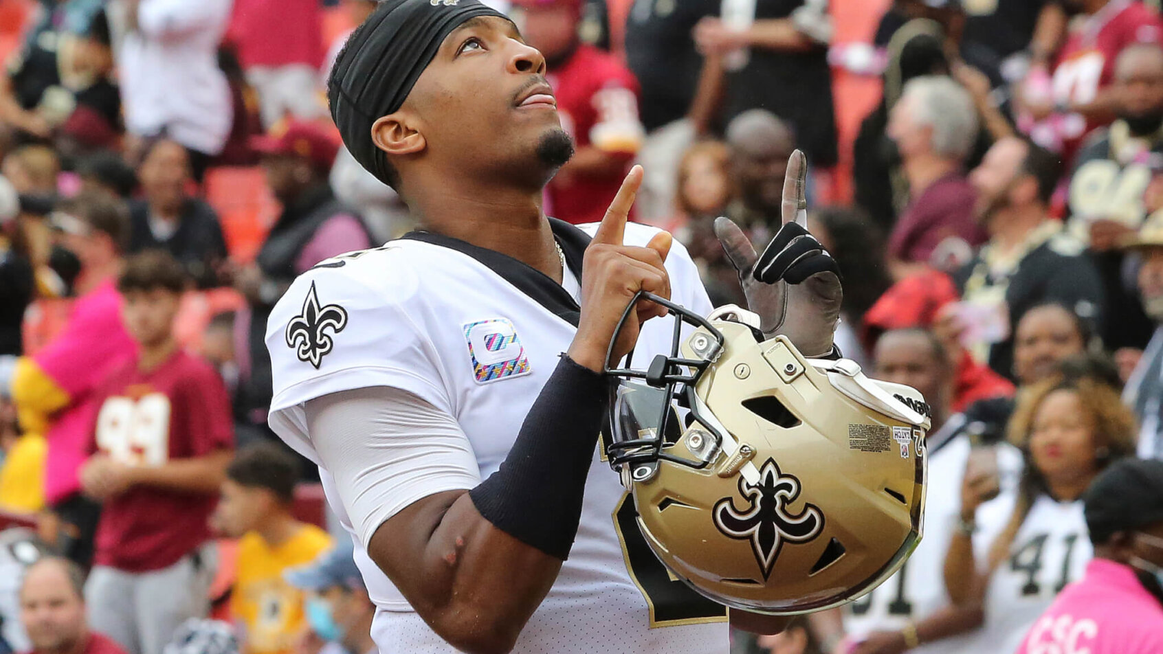 Jameis Winston helmet off pointing upwards