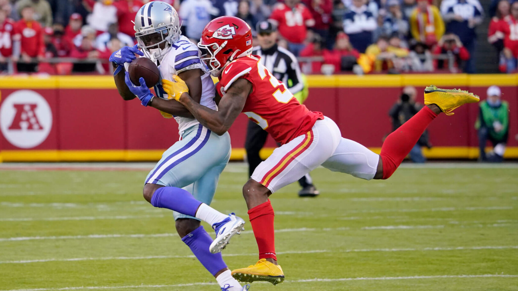 Michael Gallup catches a pass with a defender all over him