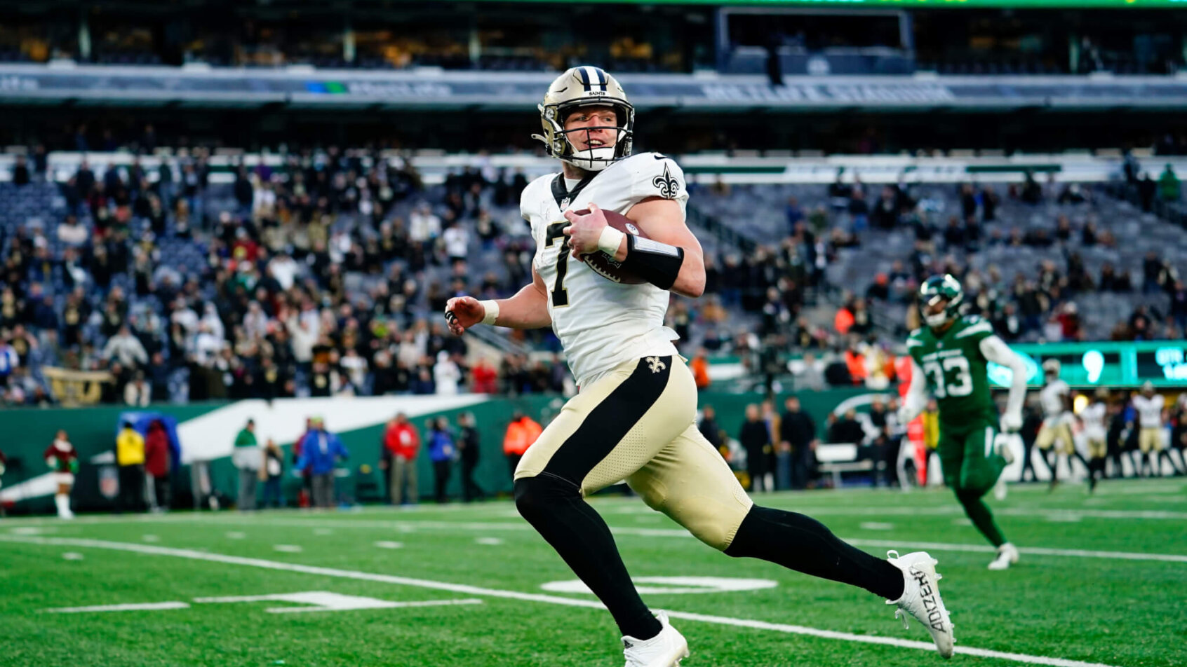 Taysom Hill running with football