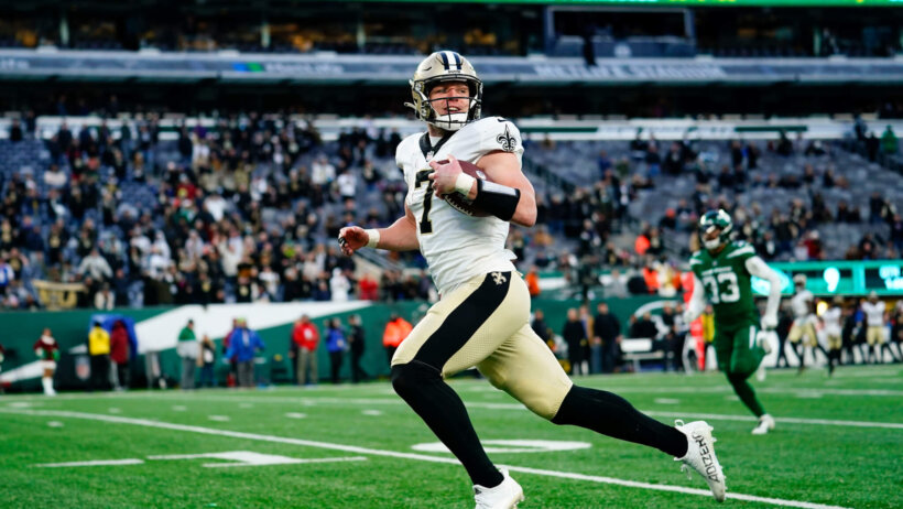 Taysom Hill running with football