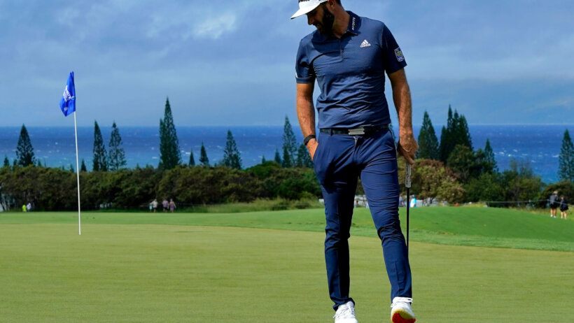 Dustin Johnson reads putt