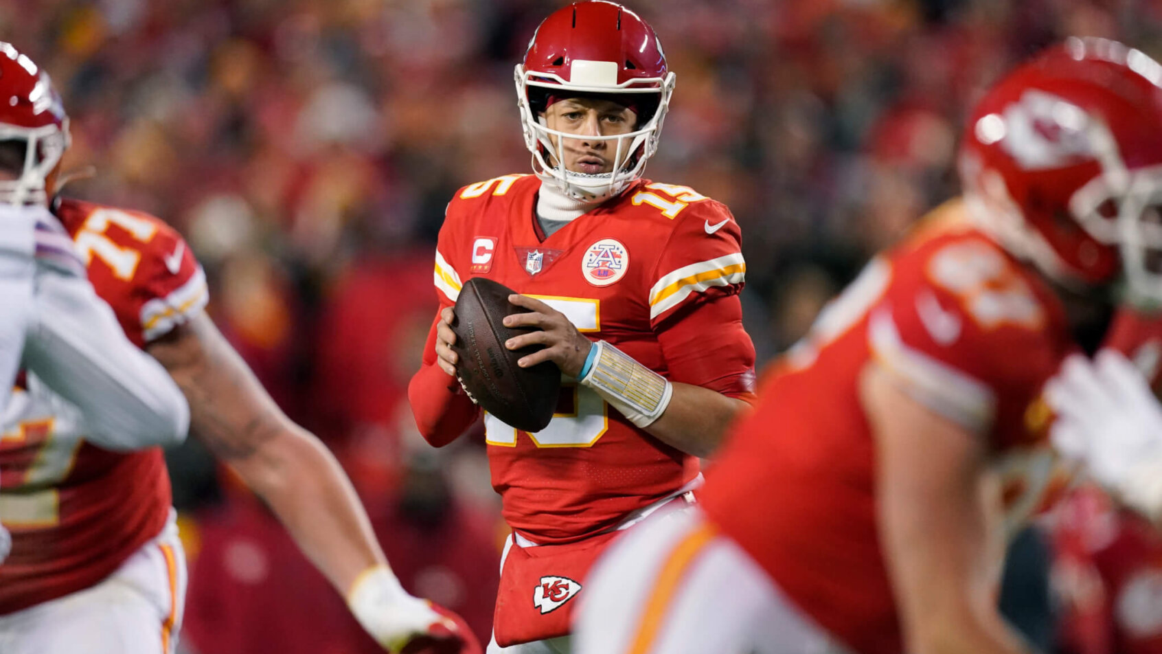 Patrick Mahomes standing in the pocket