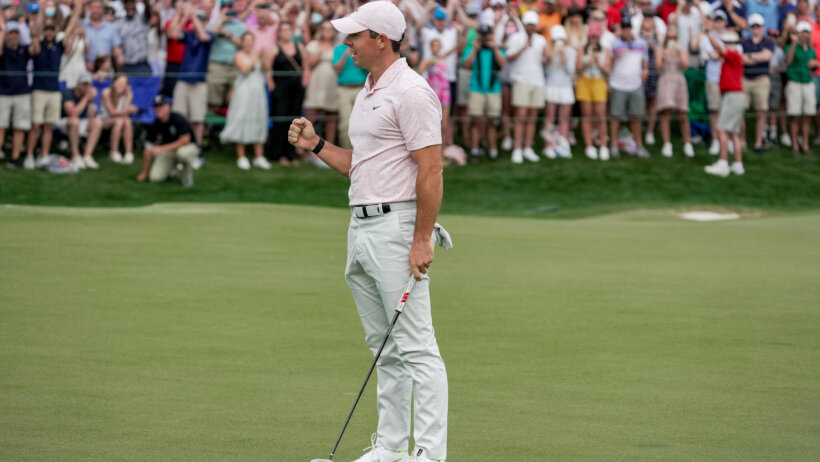McIlroy fist pump