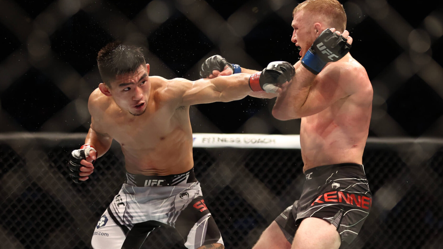 Song Yadong throws a punch at Casey Kenney