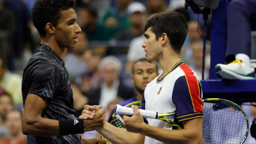 Felix Auger-Alliassime of Canada (L) shakes hands with Carlos Alcaraz