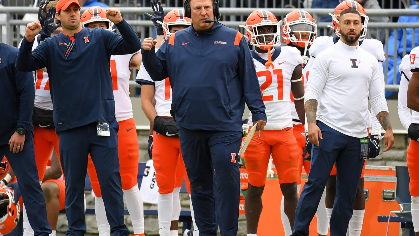 Illinois Fighting Illini head coach Bret Bielema reacts to a made field goal