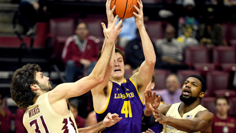 Lipscomb Bisons forward Jacob Ognacevic grabbing a loose ball