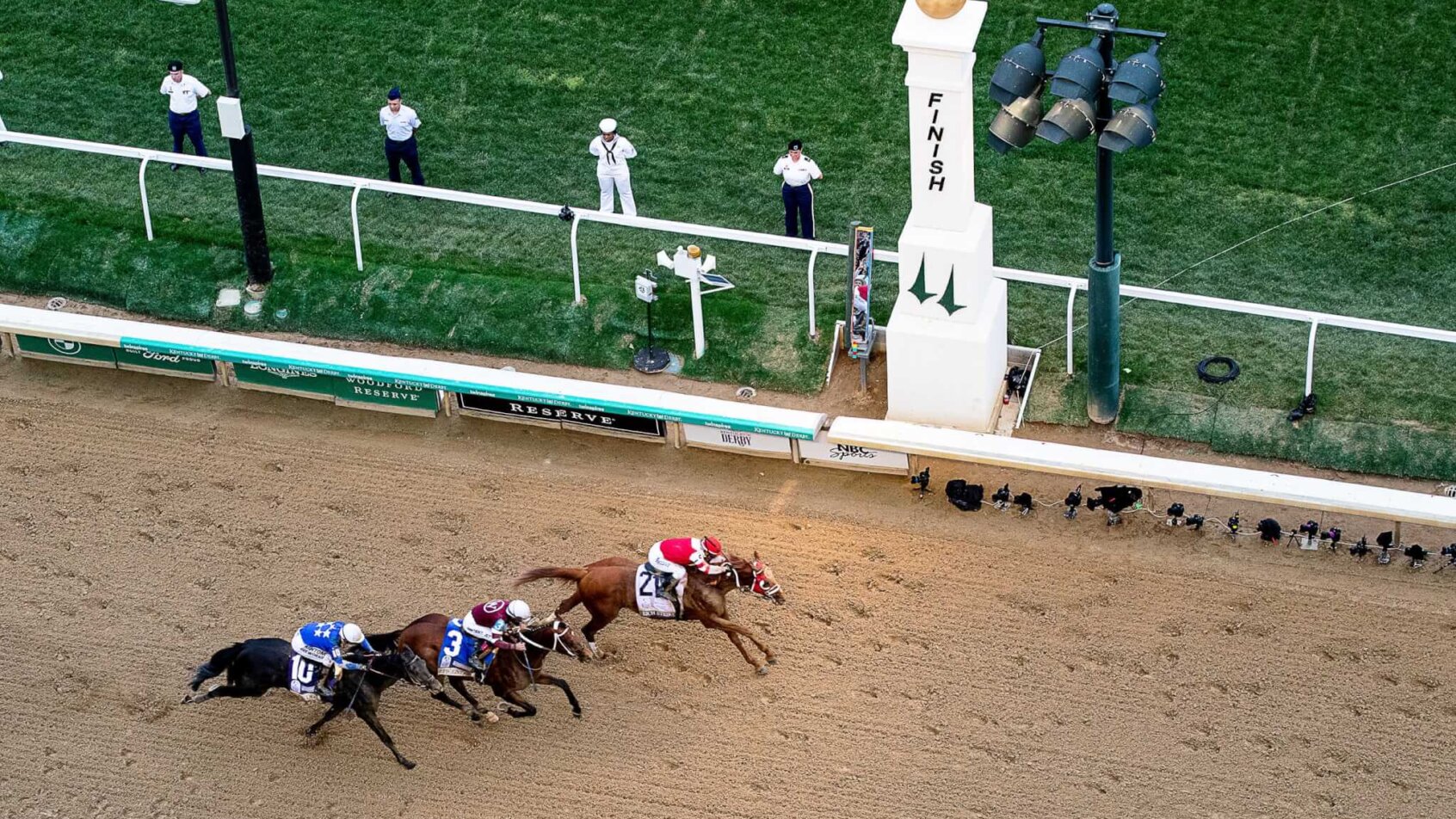 Rich Strike, with Sonny Leon aboard, crosses the finish line ahead of Epicenter and Zandon