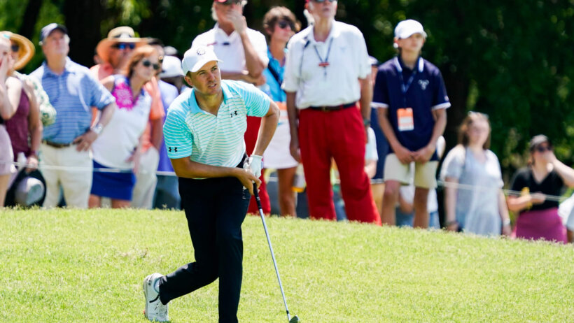 Spieth swinging