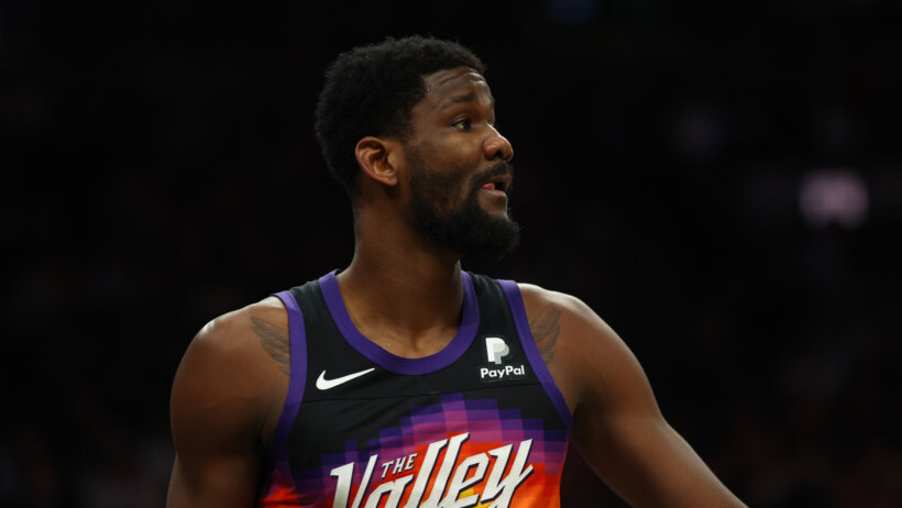 Suns center Deandre Ayton.