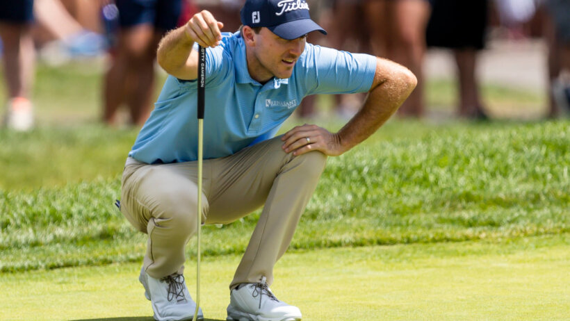 Russell Henley lines up a putt
