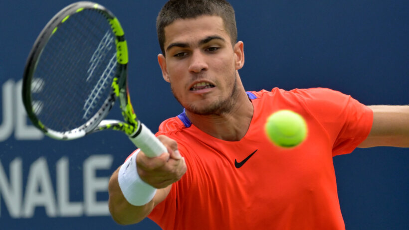 Carlos Alcaraz forehand