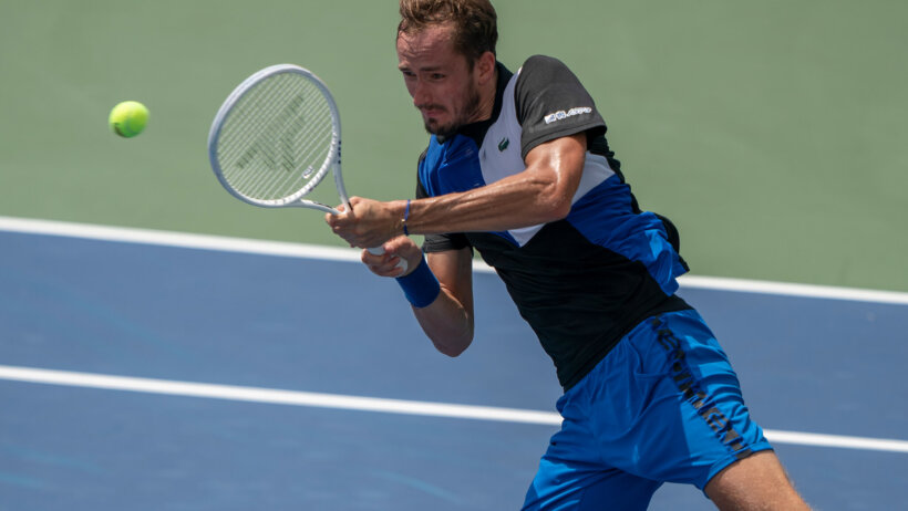 Daniil Medvedev backhand