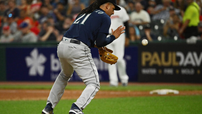 Seattle Mariners starting pitcher Luis Castillo fielding a grounder