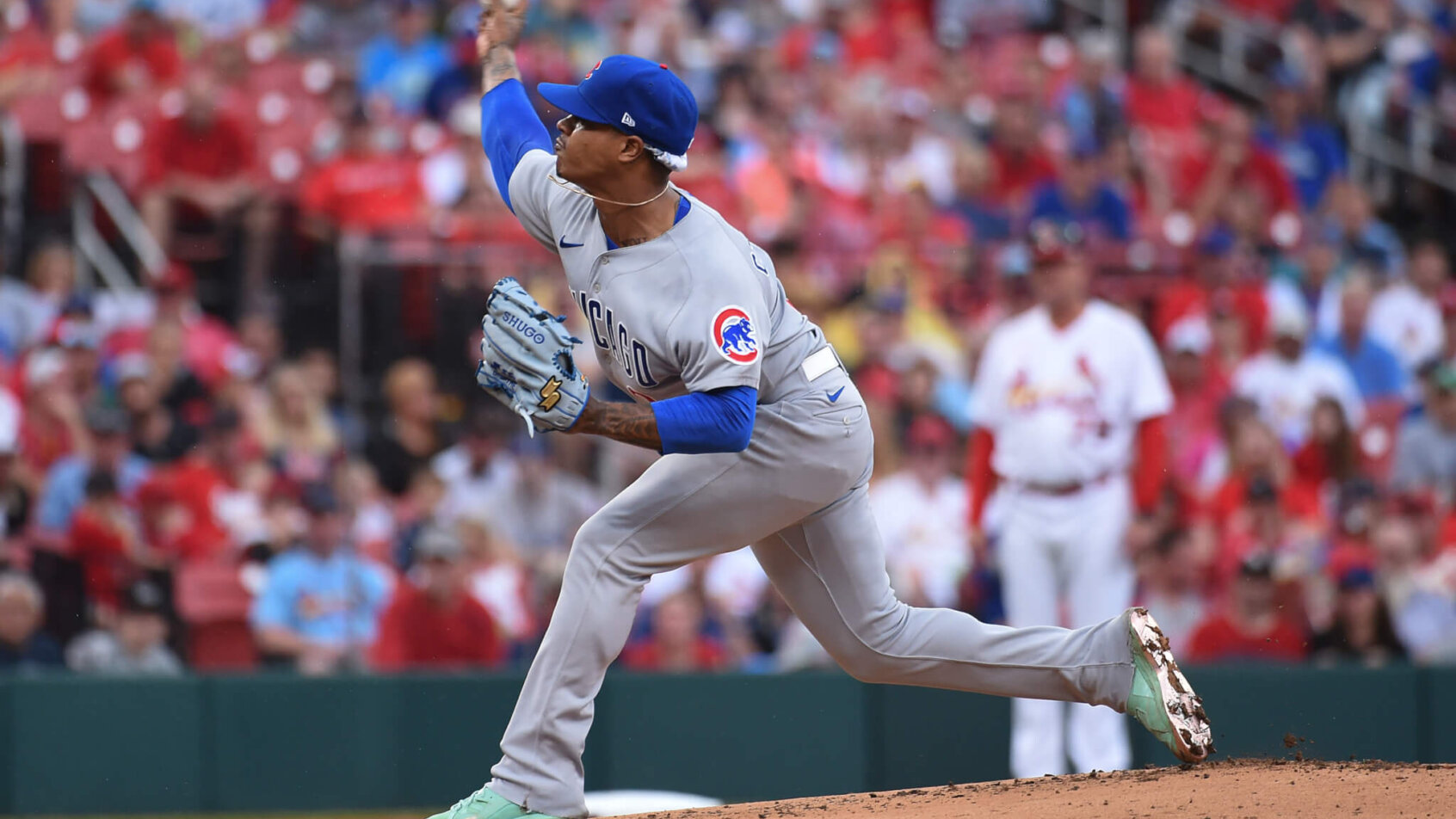 Chicago Cubs starting pitcher Marcus Stroman delivering a pitch to home plate