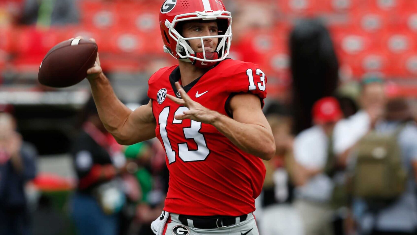 Georgia quarterback Stetson Bennett warms up