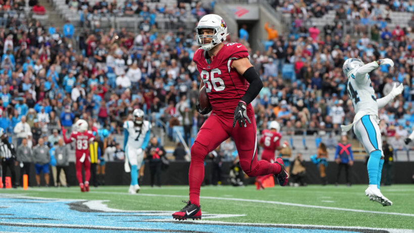 Arizona Cardinals tight end Zach Ertz scores a touchdown