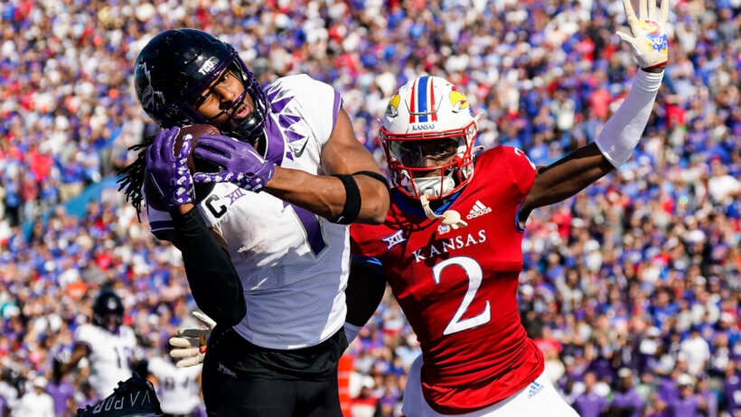 TCU Horned Frogs wide receiver Quentin Johnston (1) catches a touchdown pass