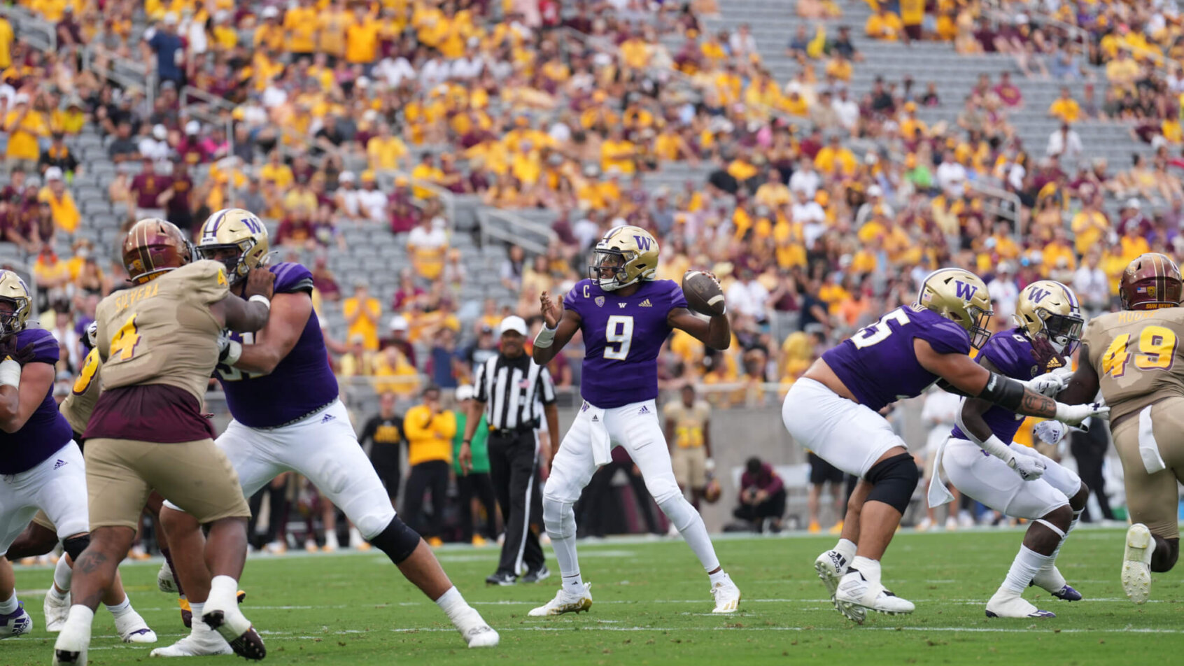 Washington Huskies quarterback Michael Penix Jr. throws a pass