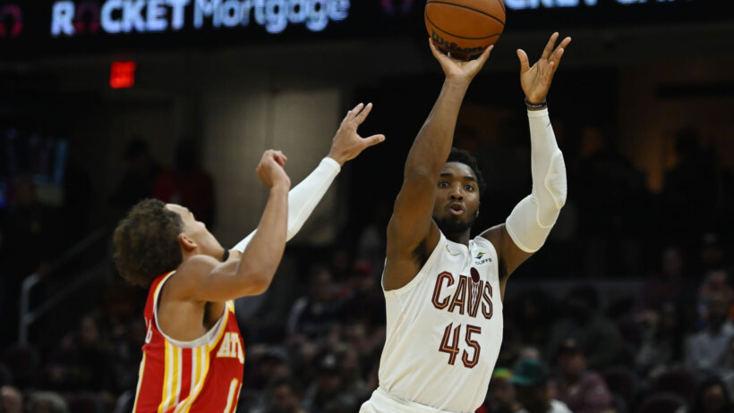 Cleveland Cavaliers guard Donovan Mitchell shooting a jumper