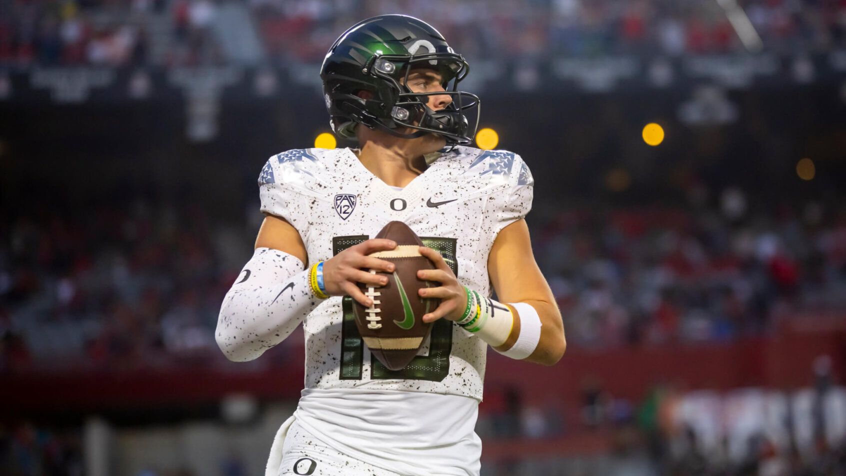Oregon Ducks quarterback Bo Nix