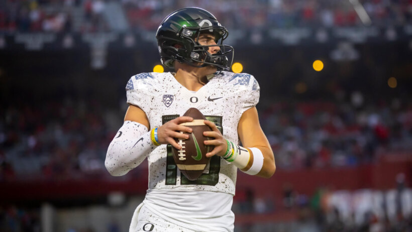 Oregon Ducks quarterback Bo Nix