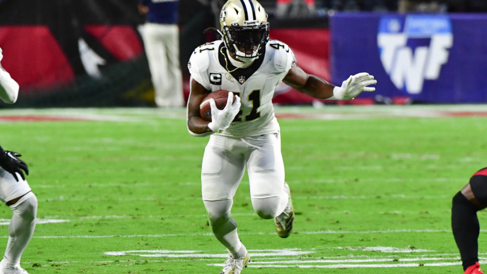 Alvin Kamara running in the opening field