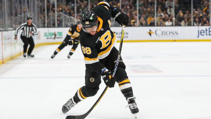 Boston Bruins right wing David Pastrnak shoots the puck during the first period