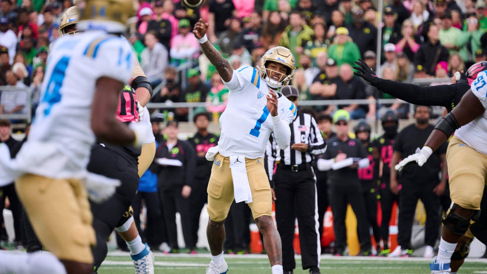 UCLA Bruins quarterback Dorian Thompson-Robinson throws a pass