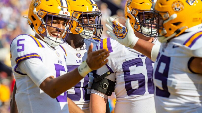 LSU players celebrate a TD
