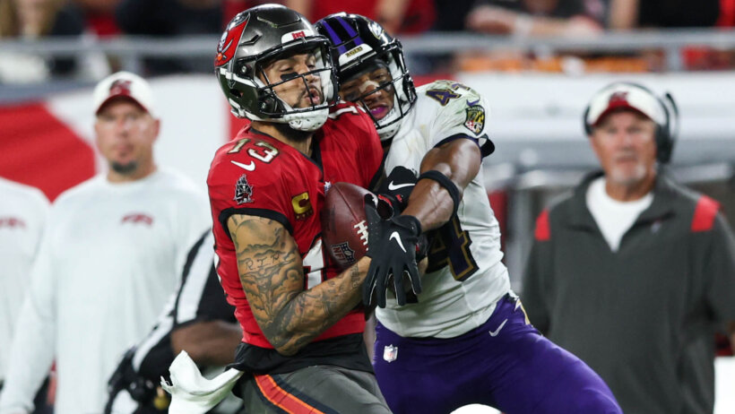 Tampa Bay Buccaneers wide receiver Mike Evans catches a pass
