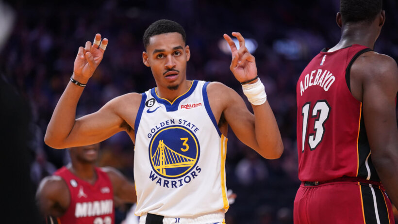 Jordan Poole calls a play vs Miami Heat
