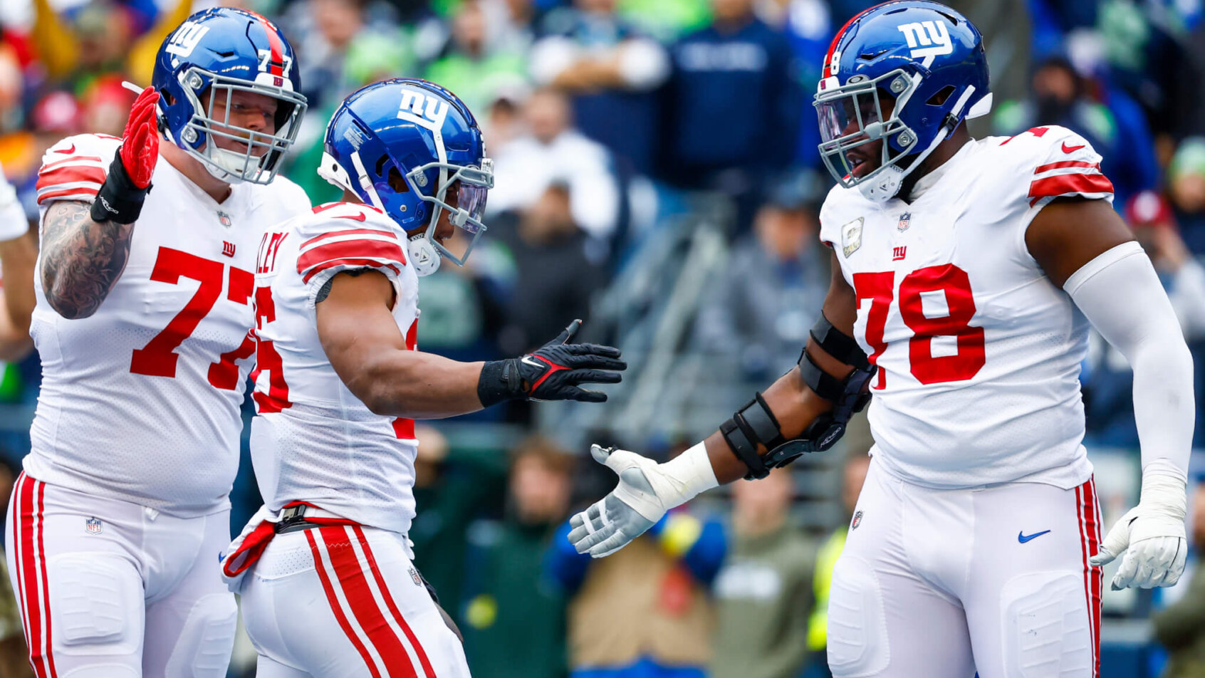 Giants RB Saquon Barkley celebrates with his O-Line