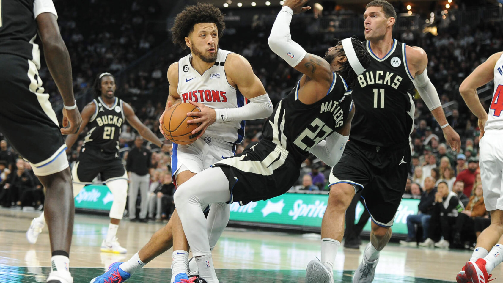 Detroit Pistons guard Cade Cunningham driving to the basket