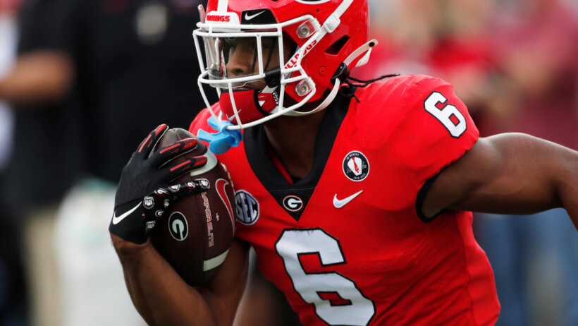 Georgia running back Kenny McIntosh carries the football