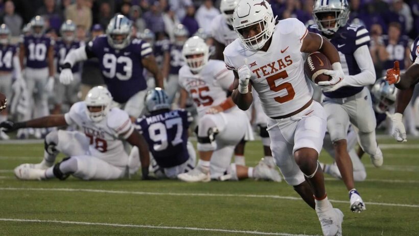 Texas Longhorns running back Bijan Robinson runs the ball into the end zone
