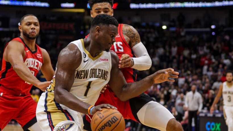 New Orleans Pelicans forward Zion Williamson driving to the hoop