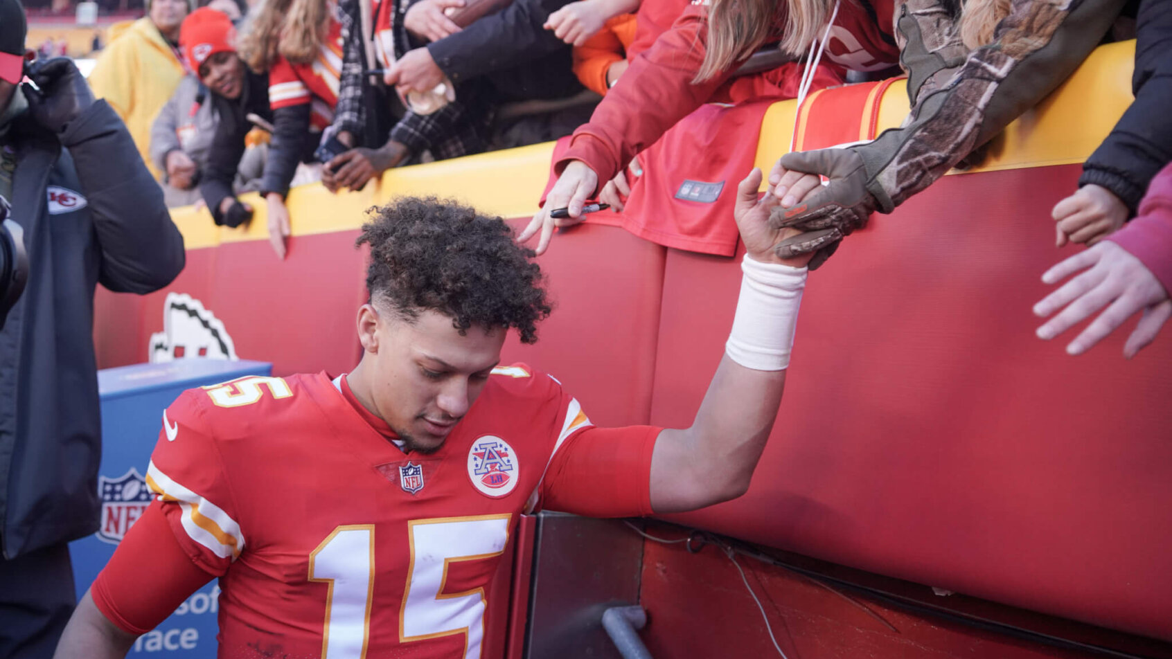 Kansas City Chiefs quarterback Patrick Mahomes congratulates fans