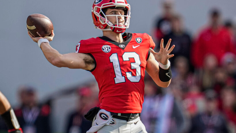 Georgia Bulldogs quarterback Stetson Bennett passes the ball