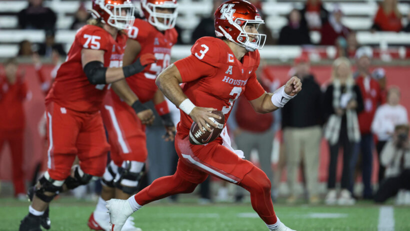 Houston Cougars quarterback Clayton Tune runs with the ball
