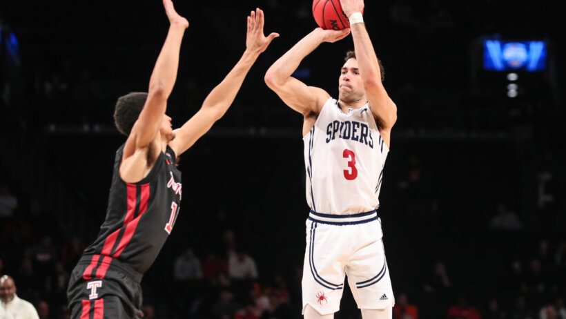 Richmond Spiders forward Tyler Burton shoots a jumper