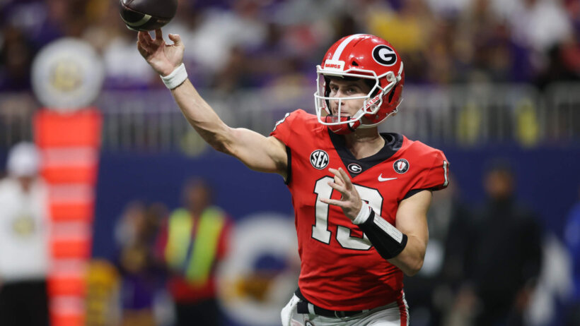 Georgia Bulldogs quarterback Stetson Bennett throws a pass