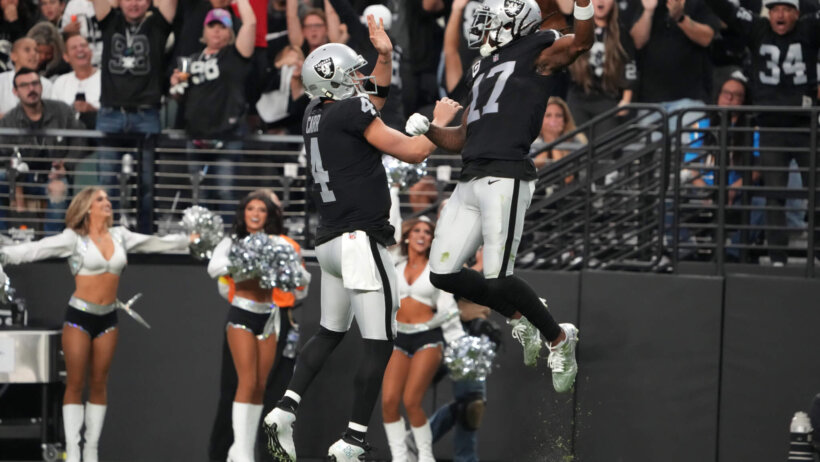 Davante Adams celebrates
