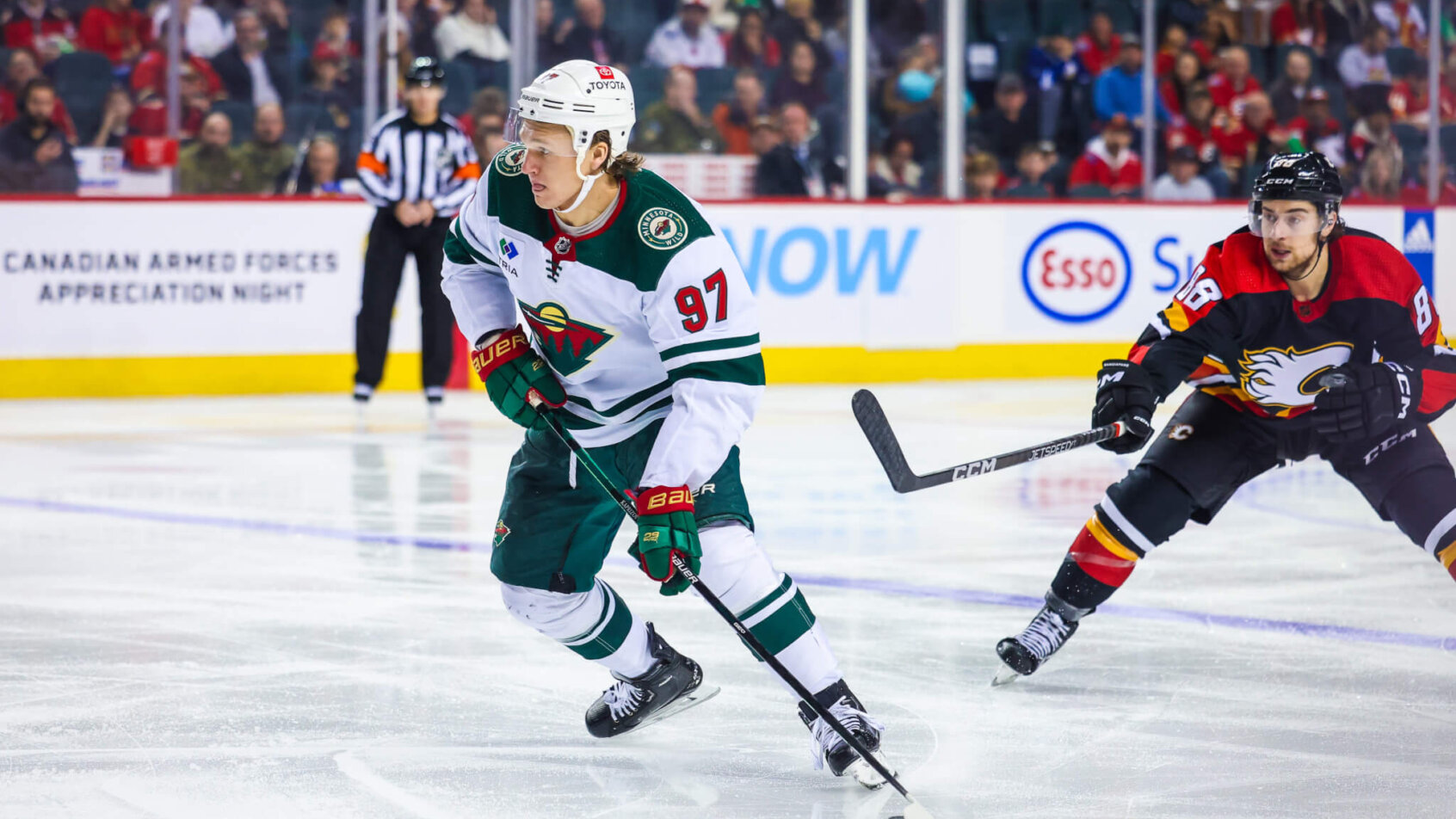Minnesota Wild left wing Kirill Kaprizov controls the puck