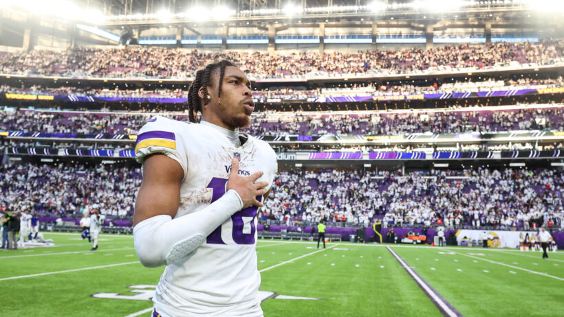 Minnesota Vikings wide receiver Justin Jefferson celebrates win