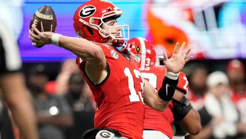Georgia Bulldogs quarterback Stetson Bennett throws a pass