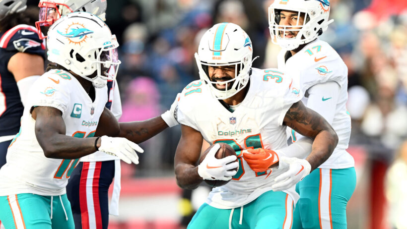 Miami Dolphins running back Raheem Mostert