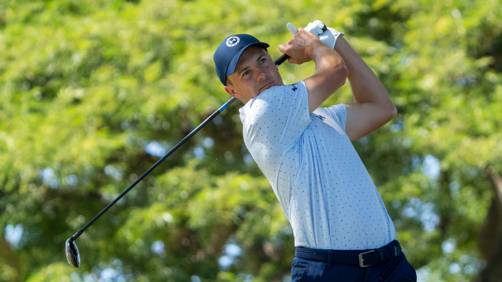Jordan Spieth hits a tee shot